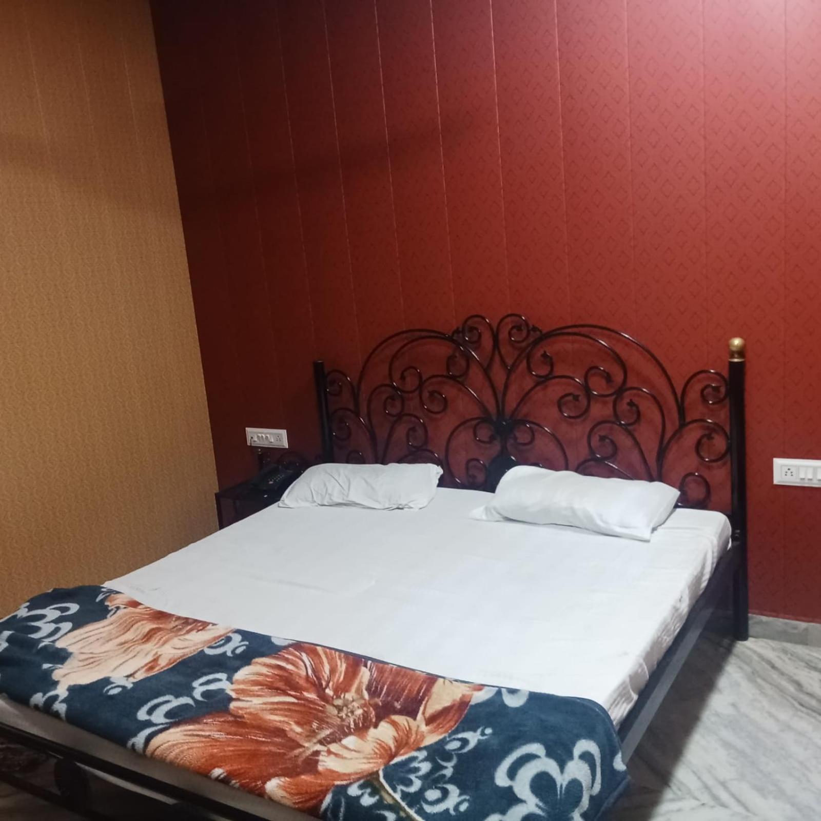 Hotel Deep Valley Ábú-hegy Kültér fotó